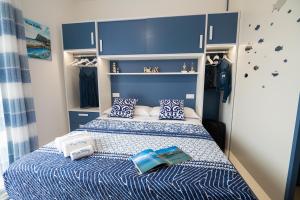 A bed or beds in a room at MARE e Terra Holiday fronte mare