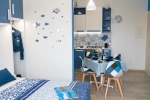 A bed or beds in a room at MARE e Terra Holiday fronte mare
