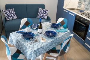 A kitchen or kitchenette at MARE e Terra Holiday fronte mare