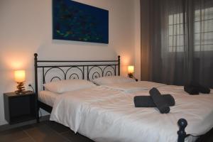two beds in a bedroom with two towels on them at Apartman Vitamare 160 m from the beach in Novi Vinodolski