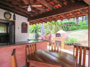 Κήπος έξω από το Casa de campo c Churrasq e Piscina, Porto Feliz SP