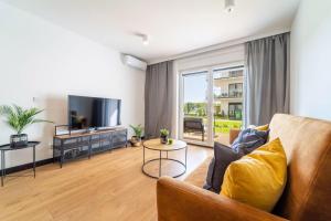 Zdjęcie z galerii obiektu Marina Blue - super widok z własnego ogródka na jezioro, parking, Netflix i Max w Iławie