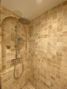 a shower with a shower head in a bathroom at Les Courtines - Appartement de caractère à la Roque-Gageac - Les Lauriers in La Roque-Gageac +22 photos