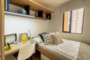 a room with a desk and a bed in a room at CentralX 18 in Bogotá
