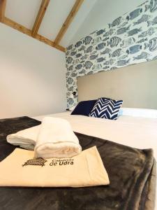 A bed or beds in a room at Cabanas de Udra
