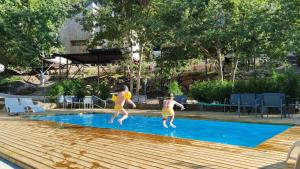 The swimming pool at or close to Cabanas de Udra