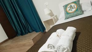 Postel nebo postele na pokoji v ubytování A due passi dal centro Sweet Rooms