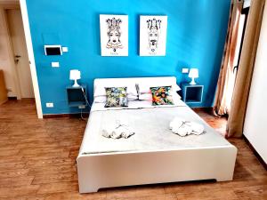 Postel nebo postele na pokoji v ubytování A due passi dal centro Sweet Rooms