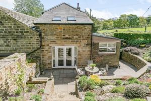 Gallery image of St John's Cottage in Penistone