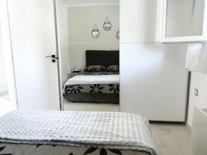Postel nebo postele na pokoji v ubytování white rose