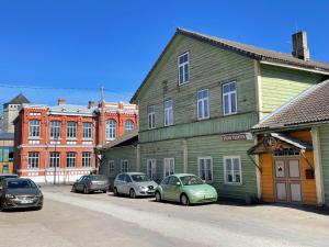 a group of cars parked in front of a building at Renthouse Guest Apartment ALICE in Paide