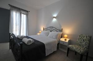 A bed or beds in a room at Blue diamonds villas Paros