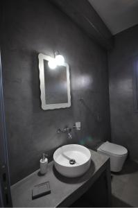 A bathroom at Blue diamonds villas Paros