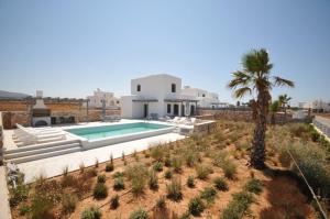 The swimming pool at or close to Blue diamonds villas Paros