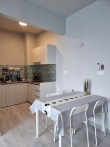 Dapur atau dapur kecil di Nana Homestay - Jesselton quay