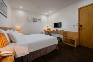 Postel nebo postele na pokoji v ubytování Hanoi Paon Hotel & Spa