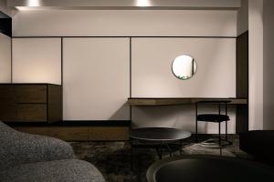SHIROIYA HOTEL的休息区