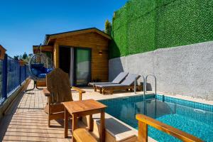Gambar di galeri bagi Honeymoon Bungalow with Private Pool and Sea View di Faralya