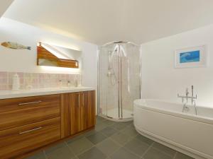 Koupelna v ubytování 3 Newhall Green + 15 fotografií