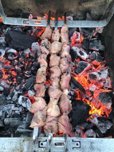 Kemudahan BBQ tersedia untuk tetamu di rumah tamu ini