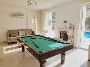 Τραπέζι μπιλιάρδου στο Villa Holly
