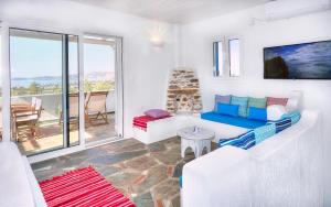 Posedenie v ubytovaní Aspra Chomata Villas