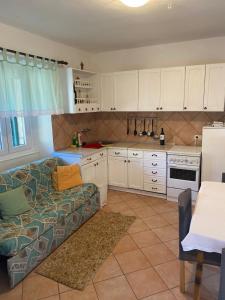 a living room with a couch and a kitchen at STARI DVORI POLJICA in Poljica