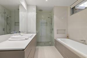 Un baño de Vue De Mer
