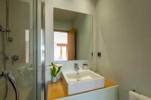 a bathroom with a sink and a mirror at MA Maisons & Apartments Vista Alegre in Paxarinas +12 photos