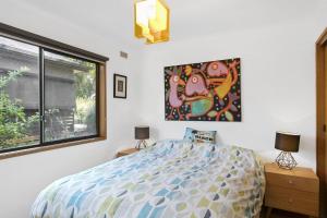Una cama o camas en una habitación de Wallys Place