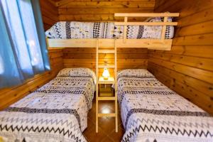 a room with two bunk beds in a cabin at Camping La Llosa in Cambrils