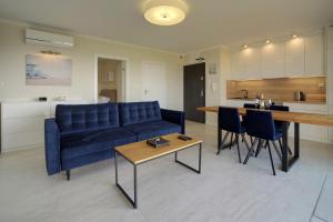 Posezení v ubytování Apartament SeaView Gardenia - widok na morze