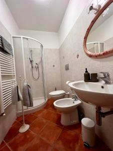 A bathroom at Agriturismo I Prati di Venere