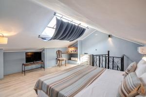 Łóżko lub łóżka w pokoju w obiekcie Hotel Borgo Vistalago