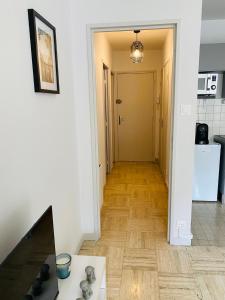 Telewizja i/lub zestaw kina domowego w obiekcie KASA VOYTIER Parking privé & Wifi - Balcon & Ascenseur