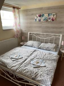 A bed or beds in a room at Hotel Sonnenhof/Slavia