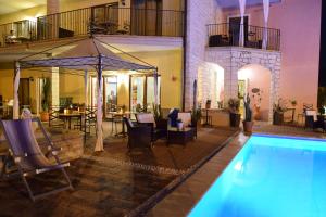 The swimming pool at or close to Residenza Le Due Torri