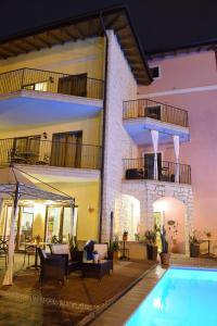 The swimming pool at or close to Residenza Le Due Torri