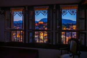 a window with views of a city at night at Safranbolu Seyi̇r Konak Otel in Safranbolu