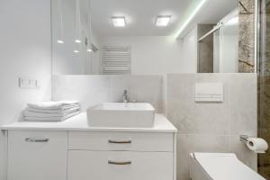 Kúpeľňa v ubytovaní Apartament Prezydencki bulwary Stare Miasto Apartamenty No 1 + 33 fotografií
