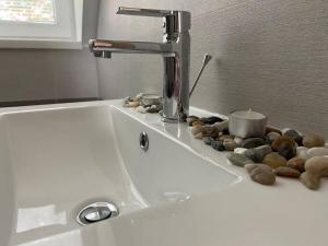 a sink with rocks and a water faucet at Apartmán Zelený dom 43 in Banská Štiavnica