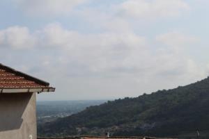 A general mountain view or a mountain view taken from a panziókat