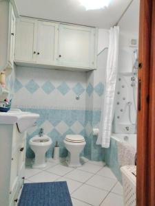 a bathroom with a toilet and a sink at LA Giulia in Capri