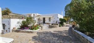 Gallery image of Romantic sunset cycladic house in Sotires in Episkopianá