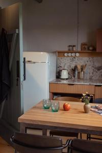 A kitchen or kitchenette at Pazust Latgalē Country Houses