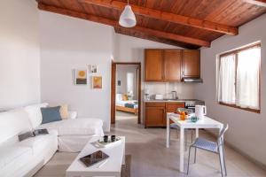 Kuchyň nebo kuchyňský kout v ubytování Diamanti Residence Beachside White apt-Ligaria