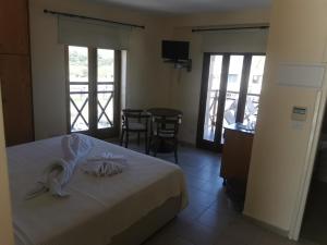 Postel nebo postele na pokoji v ubytování Y & P LATCHI HOTEL