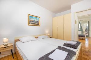 Posteľ alebo postele v izbe v ubytovaní Apartman Dokić 3