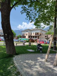 Apartments Vila Bovec tesisinde çocuk oyun alanı