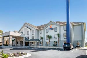 メイコンにあるComfort Inn & Suites Macon North I-75の駐車場付きホテル